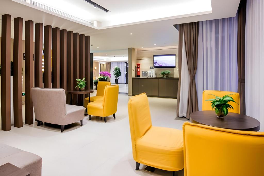 Фото Homeinn Plus Hotel Shanghai Bund Jinling East Road