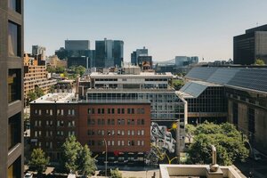 Гостиница Hotel Le Dauphin Montreal Centre Ville