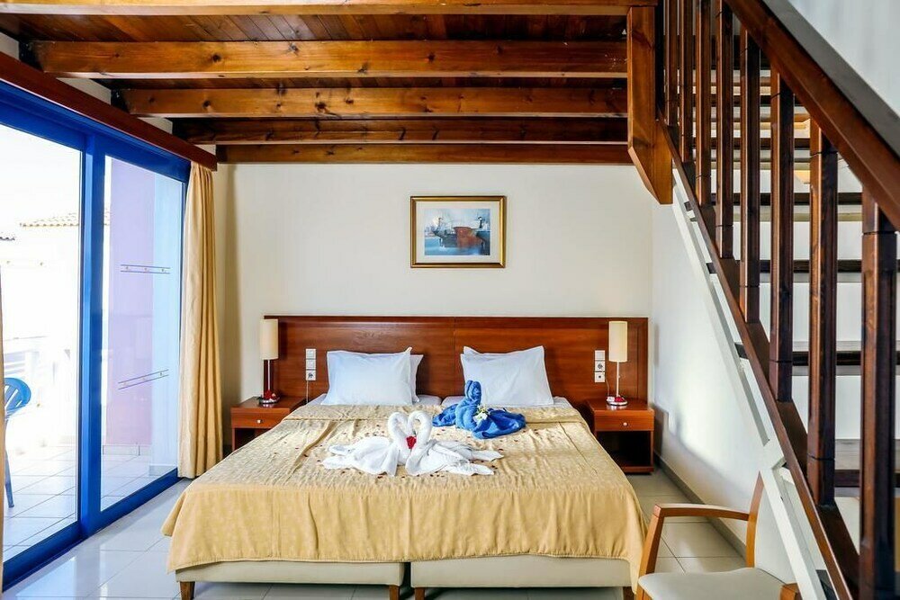 Фото Adelais Hotel