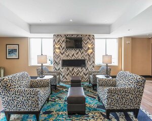 Гостиница Comfort Inn & Suites Airport North