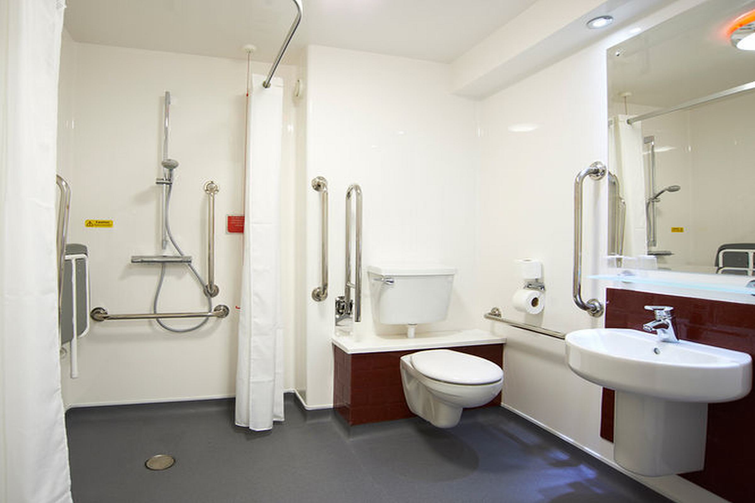 Фото Travelodge Camberley Central