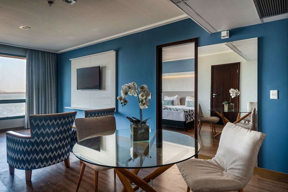 Фото Comfort Suites Vitoria