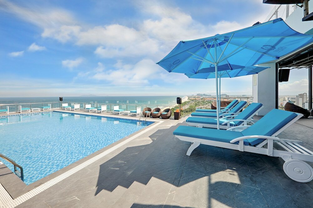 Фото Yarra Ocean Suites Danang