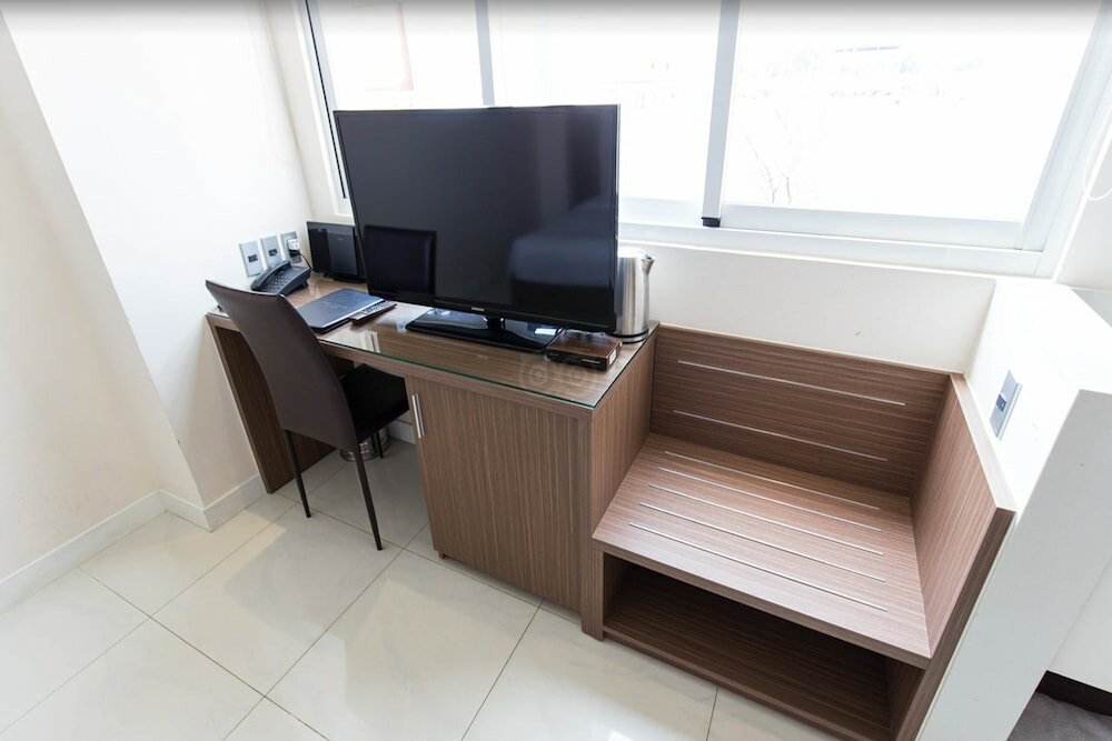 Фото The Luxe Hotel