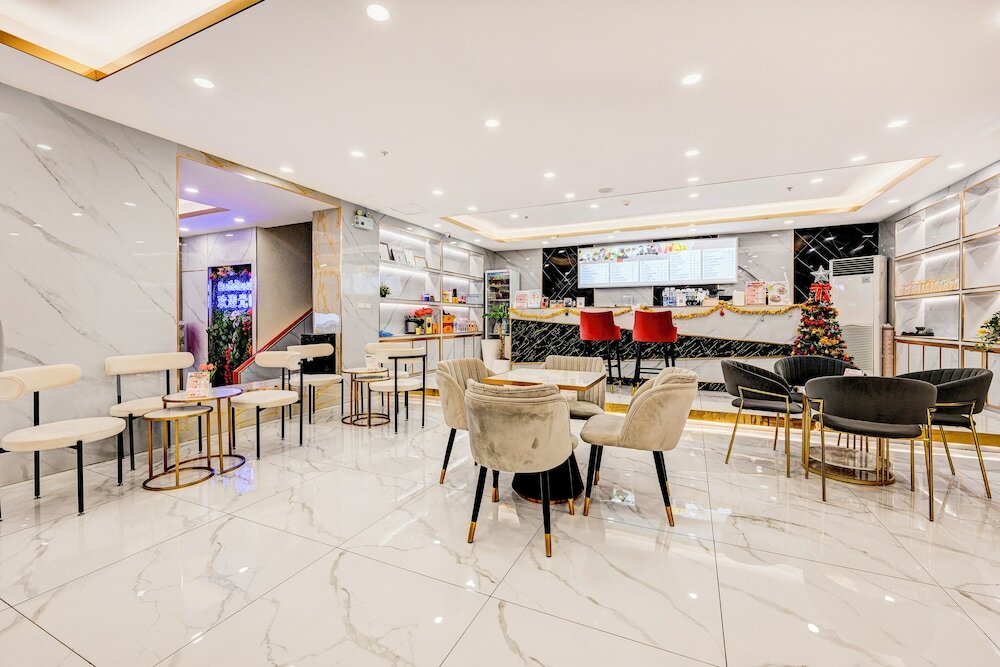 Фото The Travellers Hotel