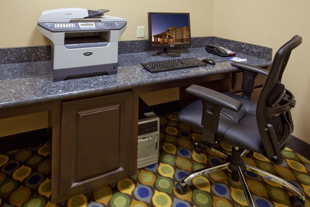 Фото Holiday Inn Express Hotel & Suites Austin South-Buda, an Ihg Hotel