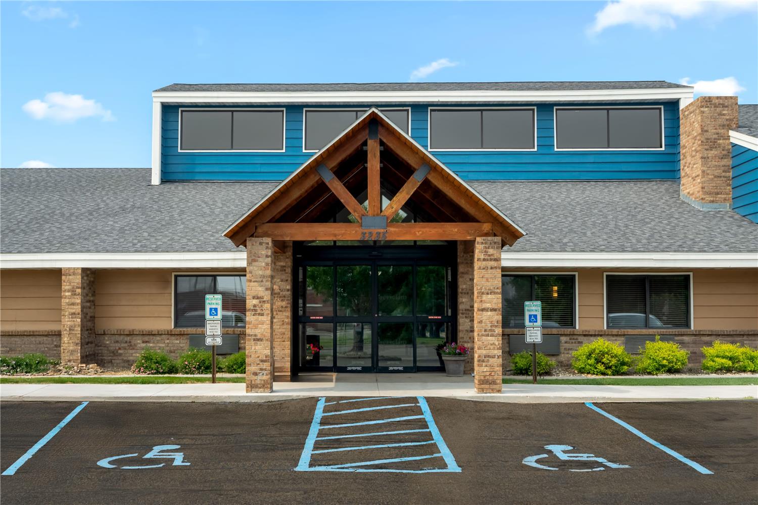 Фото AmericInn by Wyndham Bismarck