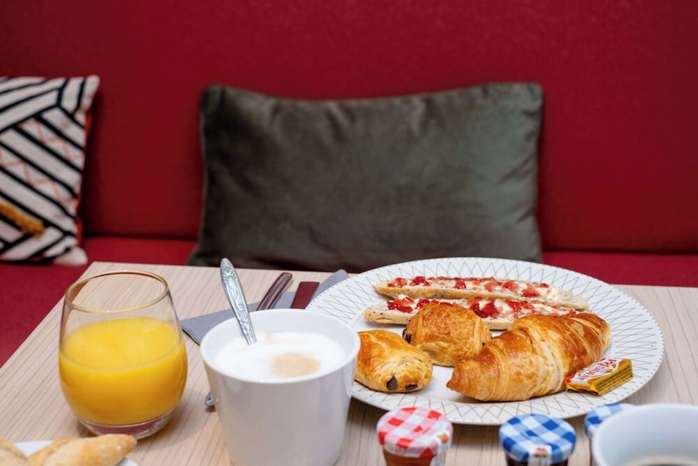 Фото Kyriad Paris 10 - Canal Saint Martin - Republique