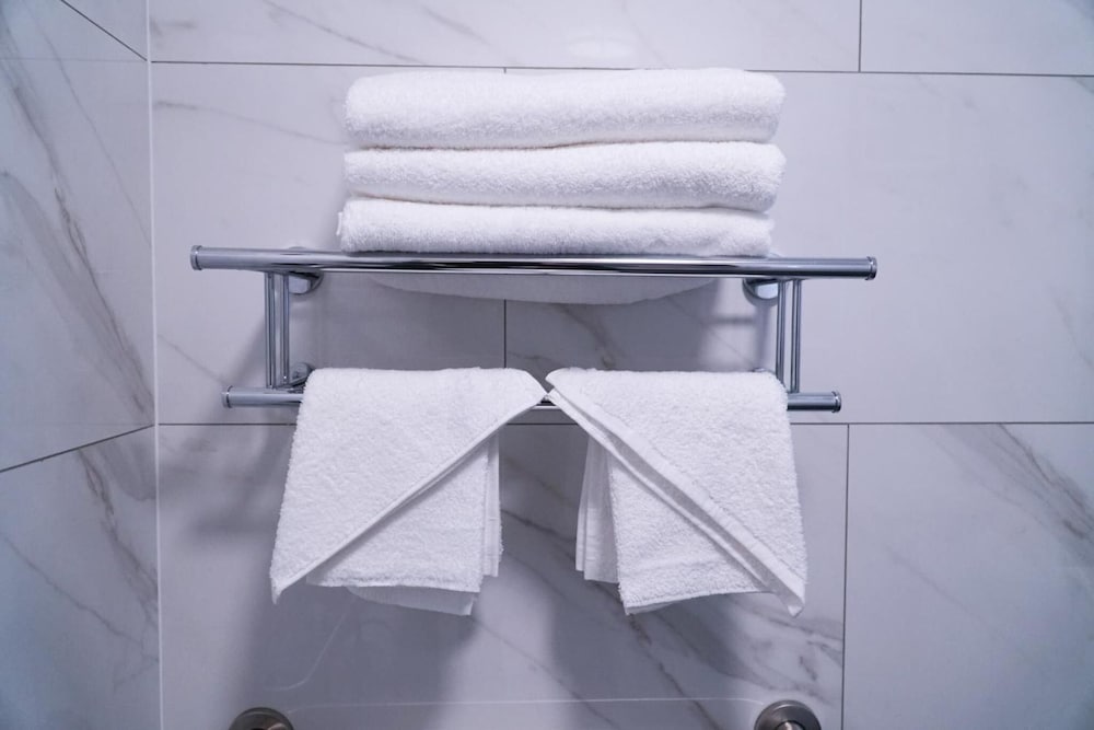 Фото Lotus Blu Inn & Suites