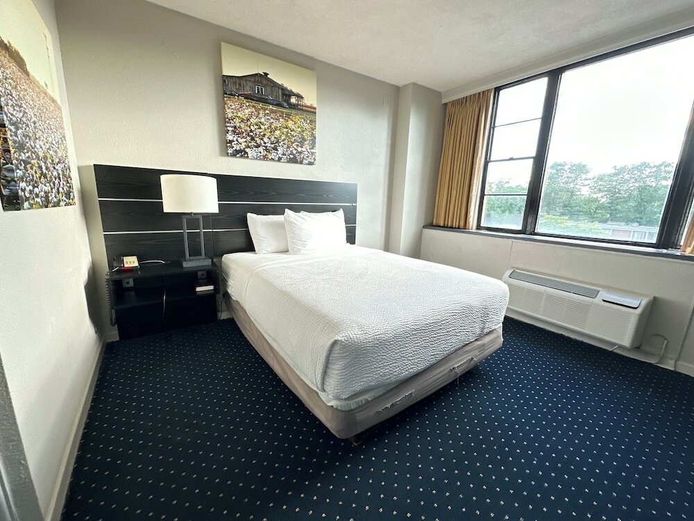 Фото Days Inn & Suites by Wyndham Lebanon Pa