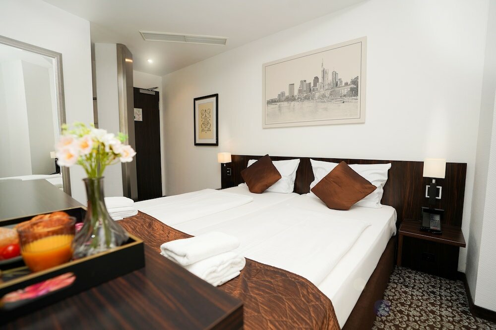 Фото The Atrium Hotel