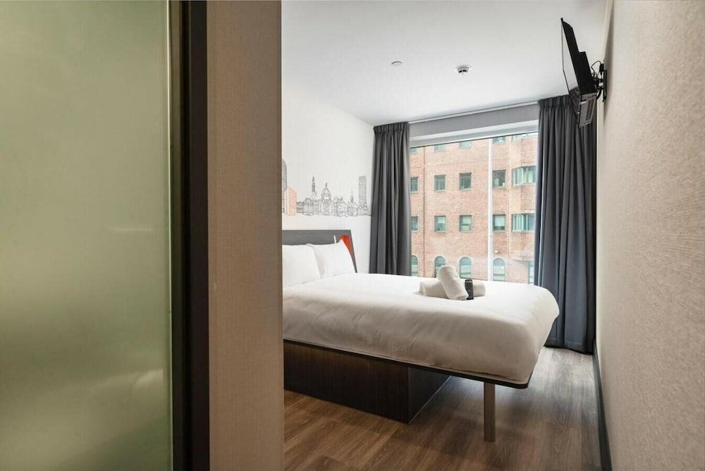 Фото EasyHotel Cardiff