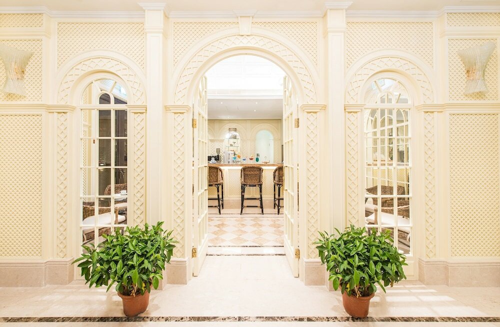 Фото Legend Palace Hotel