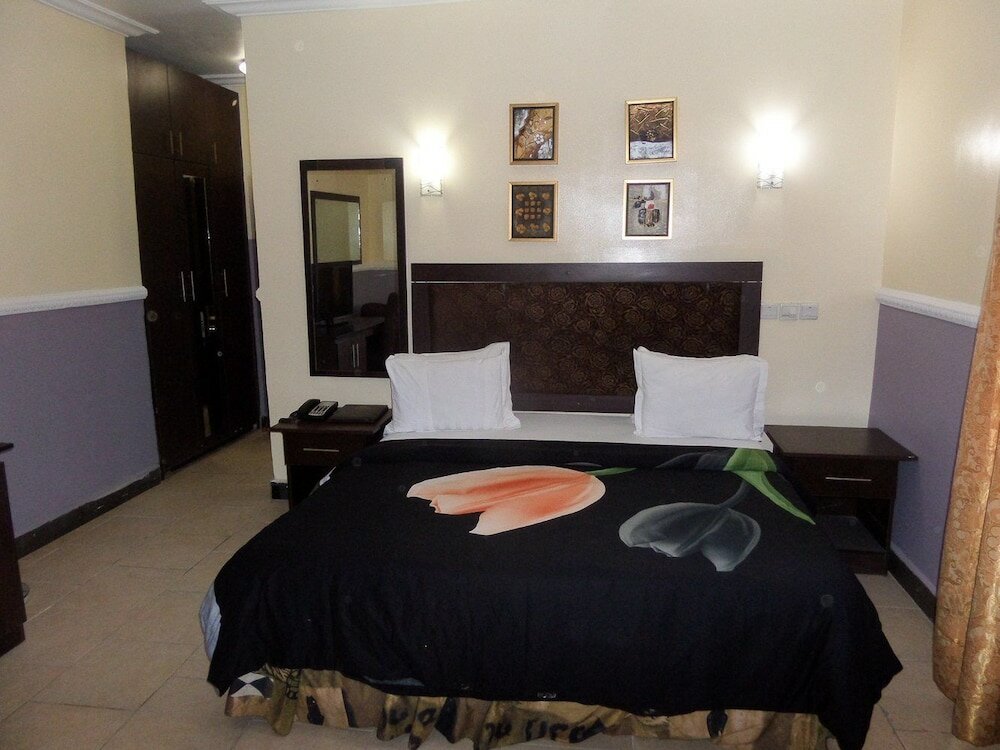 Фото Trafford Hotel