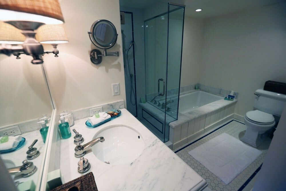 Фото The Pavilion Hotel