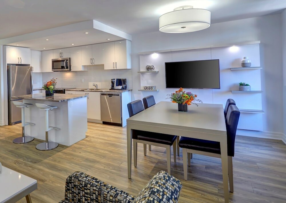 Фото Town Inn Suites