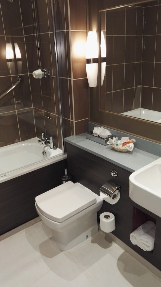 Фото The Caledonian Hotel