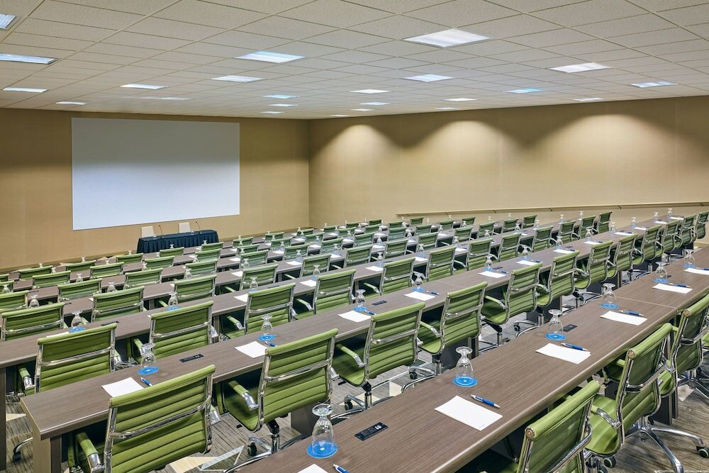 Фото Sheraton Tucson Hotel and Suites