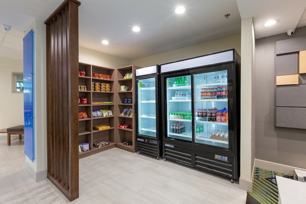 Фото Holiday Inn Express And Suites Arlington North - Stadium Area, an Ihg Hotel