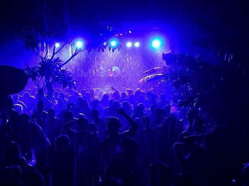 Фото SinQ Party Hotel