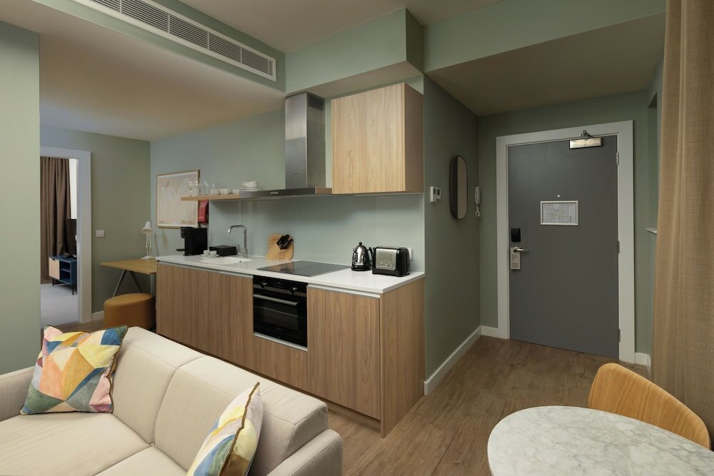 Фото The Lincoln Suites