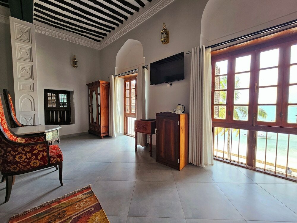 Фото Mizingani Seafront Hotel