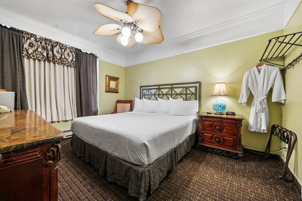 Фото Fitzgerald Hotel