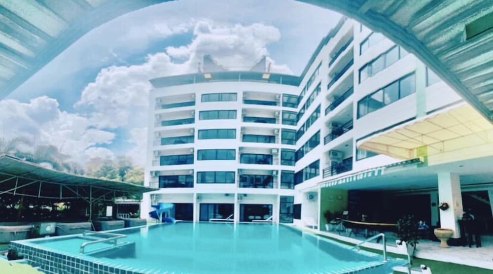 Фото RedDoorz I Talay Resort