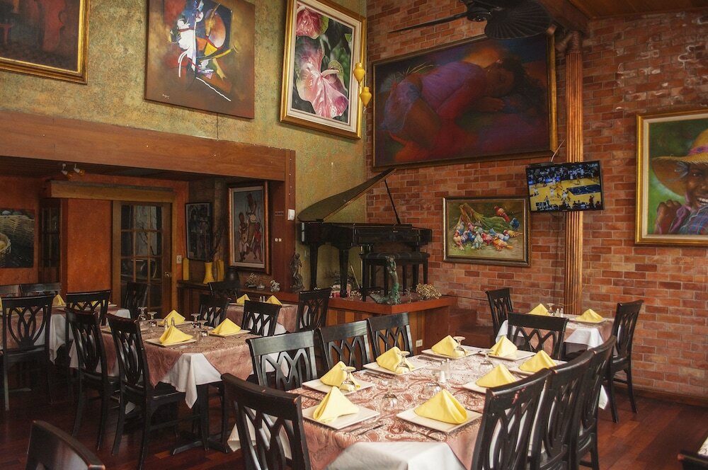 Фото B & B Comfy Inn