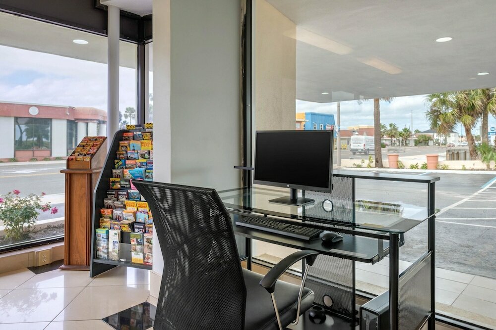 Фото Отель Renaissance Daytona Beach Oceanfront