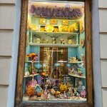 Souvenirs (Nevskiy Avenue, 18),  Sankt‑Peterburgda sovg‘alar va yodgorliklar do‘koni