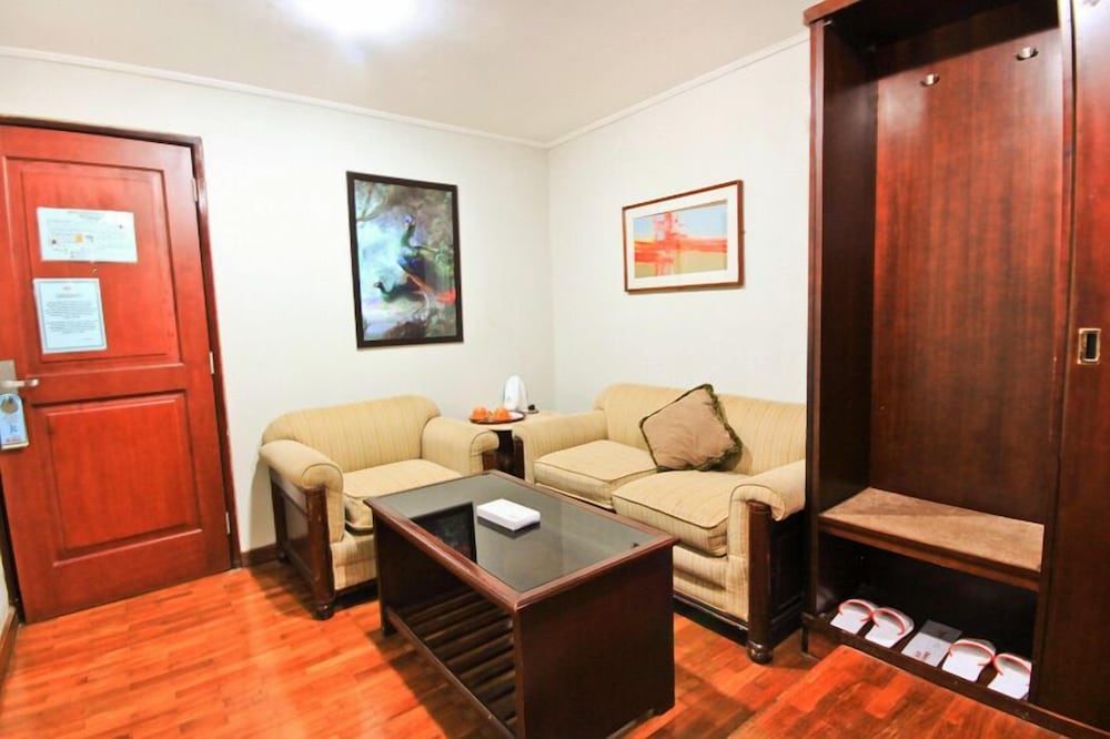 Фото Grand Menteng Hotel