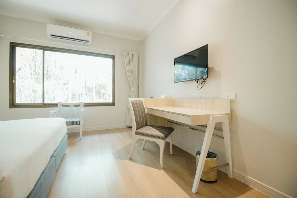 Фото The Park Hotel