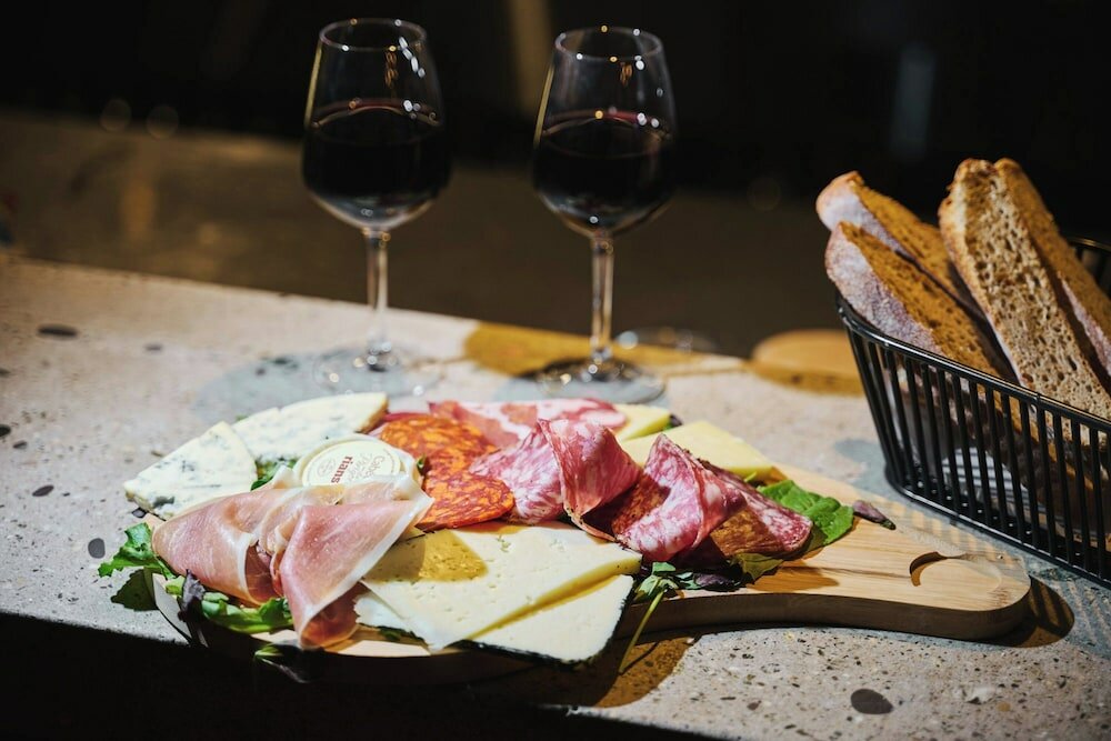 Фото Moxy Paris Bastille France