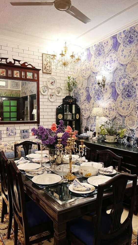 Фото On The House