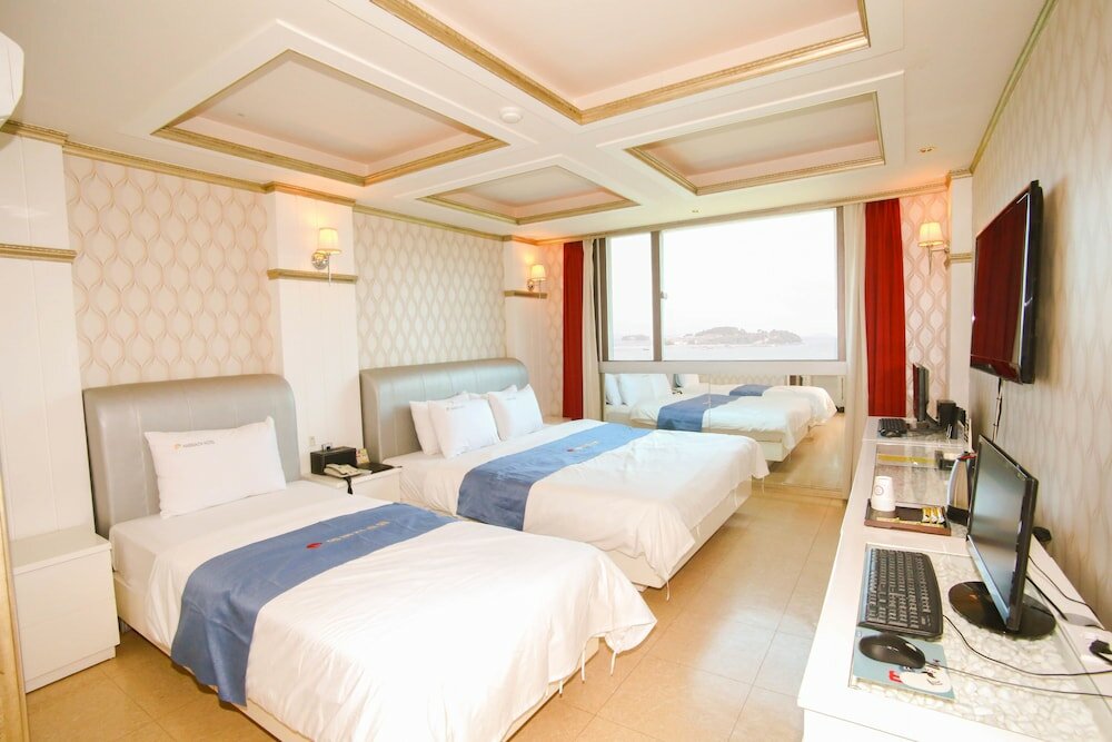 Фото Yeosu Beach Hotel