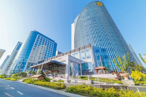 Hundred Hotel
