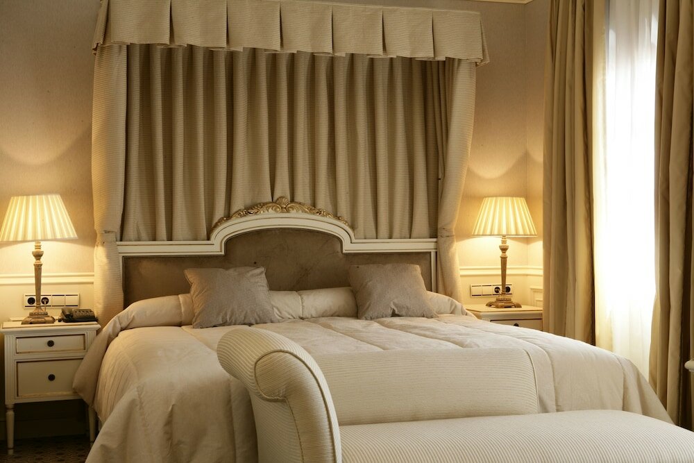 Фото Eugenia de Montijo, Autograph Collection