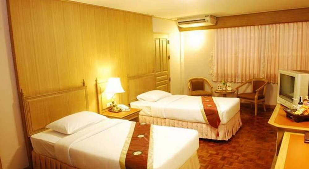 Фото Silom Village Inn