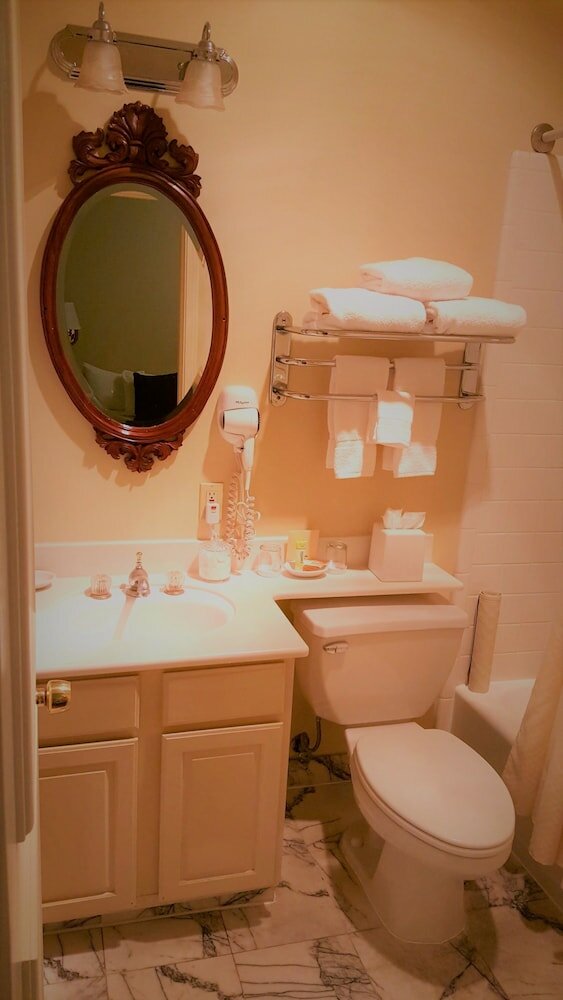 Фото The Monterey Hotel