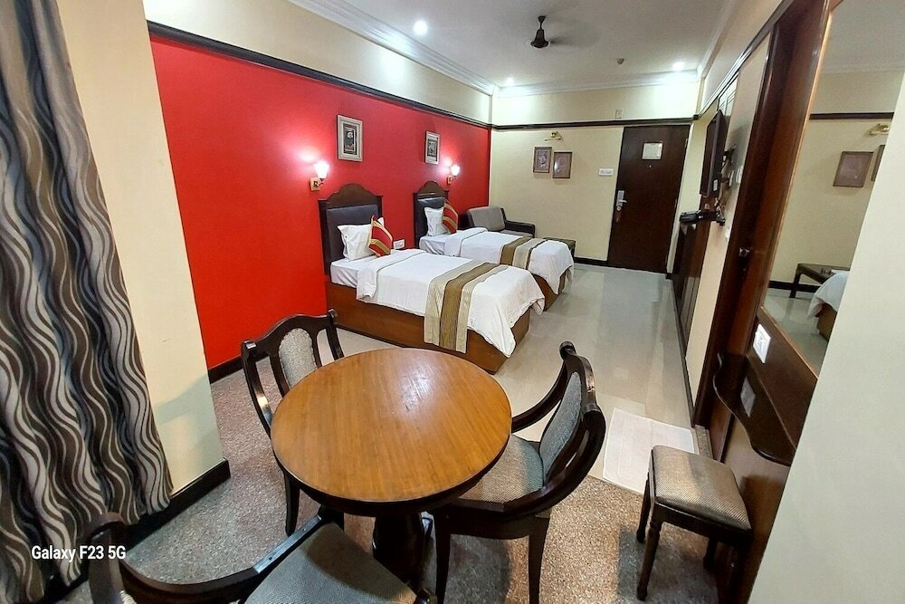 Фото Lytton Hotel