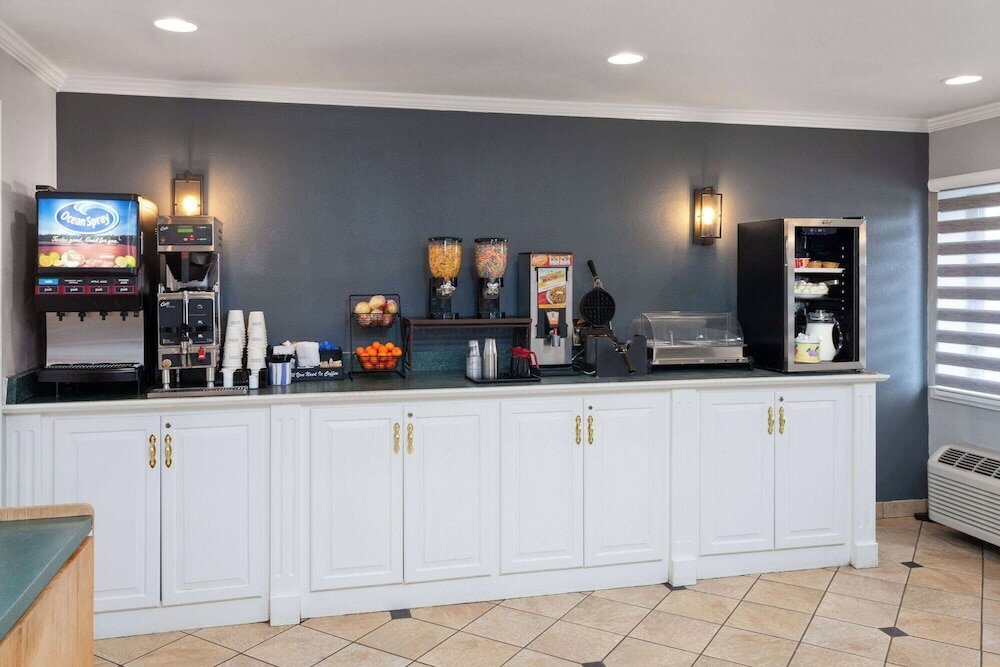 Фото La Quinta Inn by Wyndham Cleveland Independence