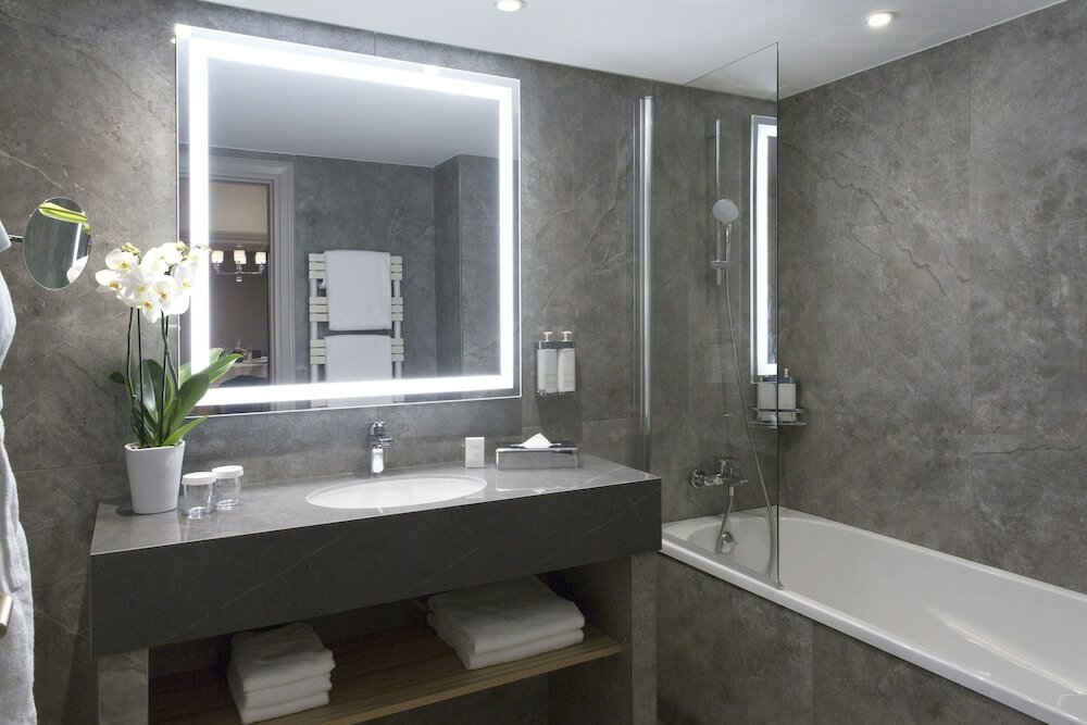 Фото Warwick Reine Astrid Lyon