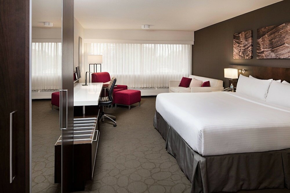 Фото Delta Hotels by Marriott Calgary South