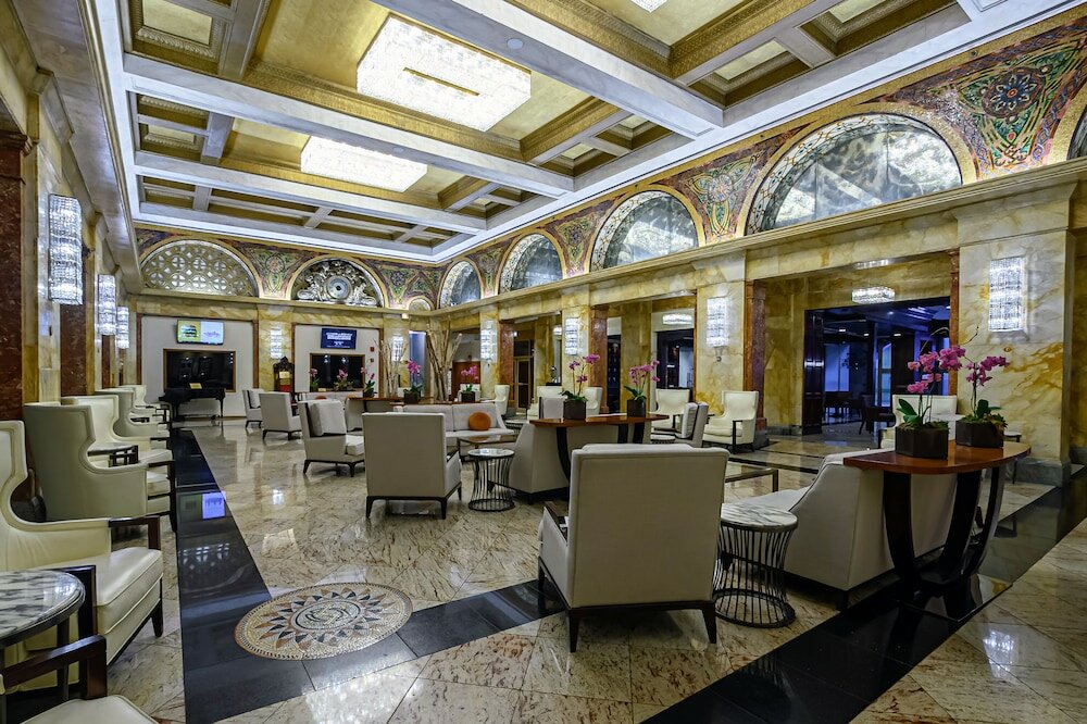 Фото The Congress Plaza Hotel & Convention Center