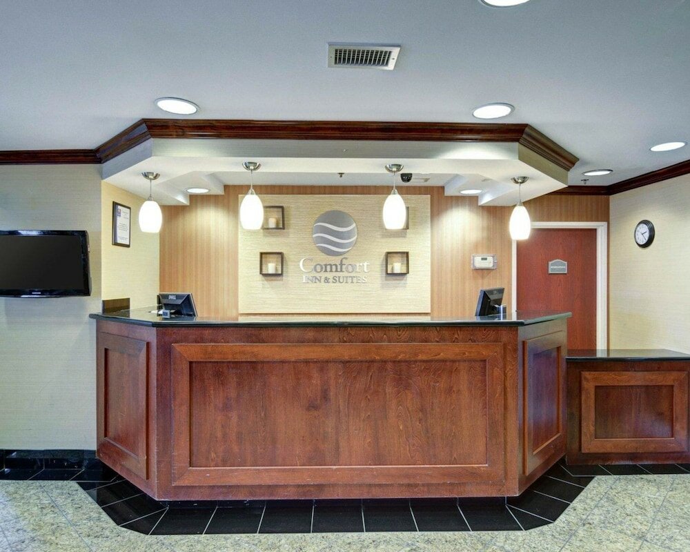 Фото Comfort Inn & Suites Airport Dulles - Gateway