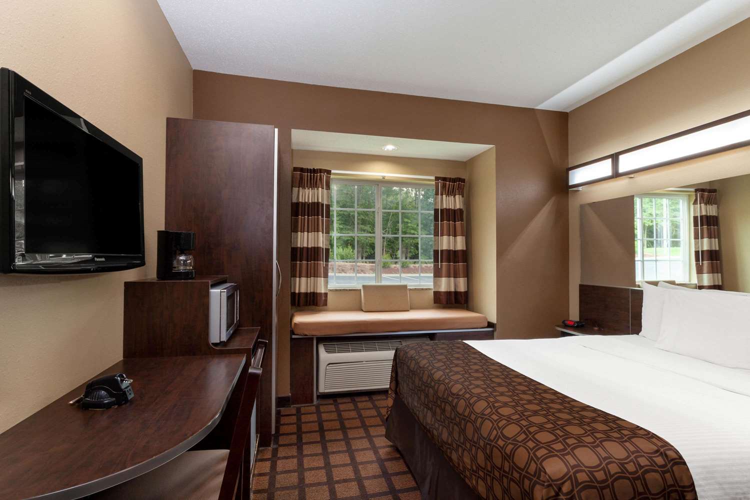 Фото Microtel Inn & Suites by Wyndham Columbia/At Fort Jackson