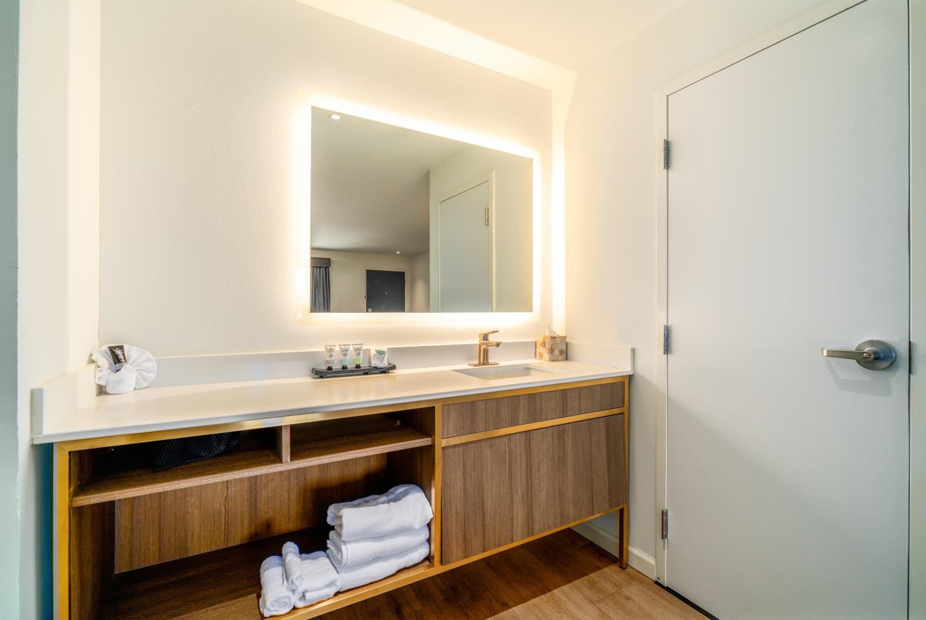 Фото Trend Hotel at Lax Airport