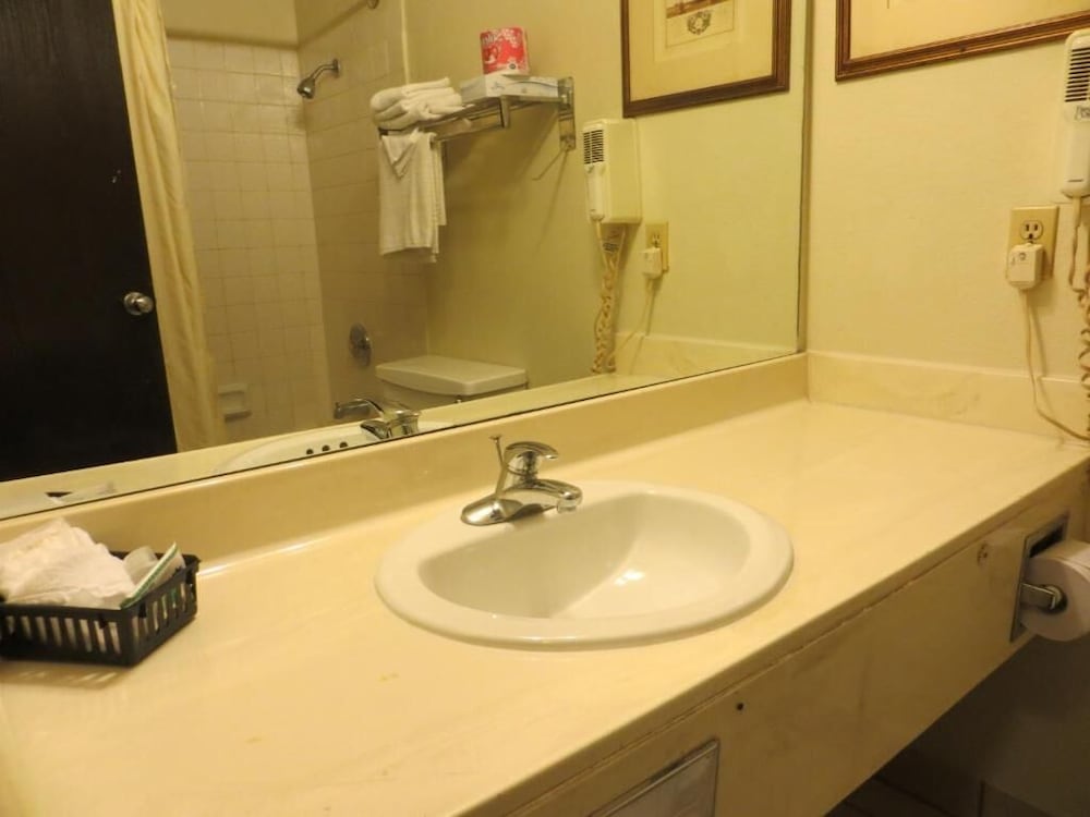 Фото Portside Inn & Suites