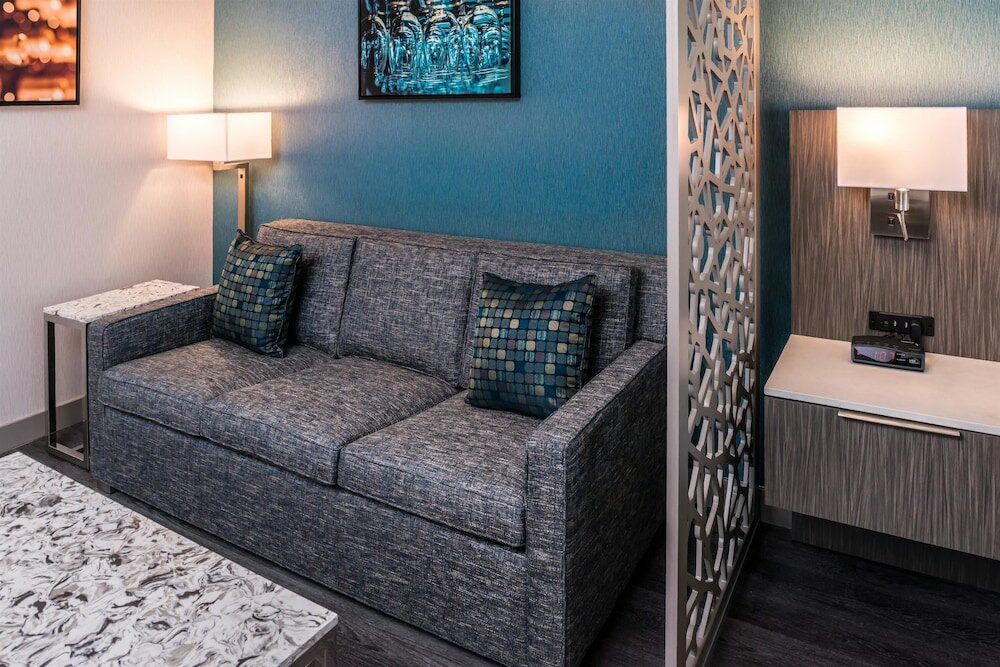 Фото Best Western Plus Temecula Wine Country Hotel &Suites